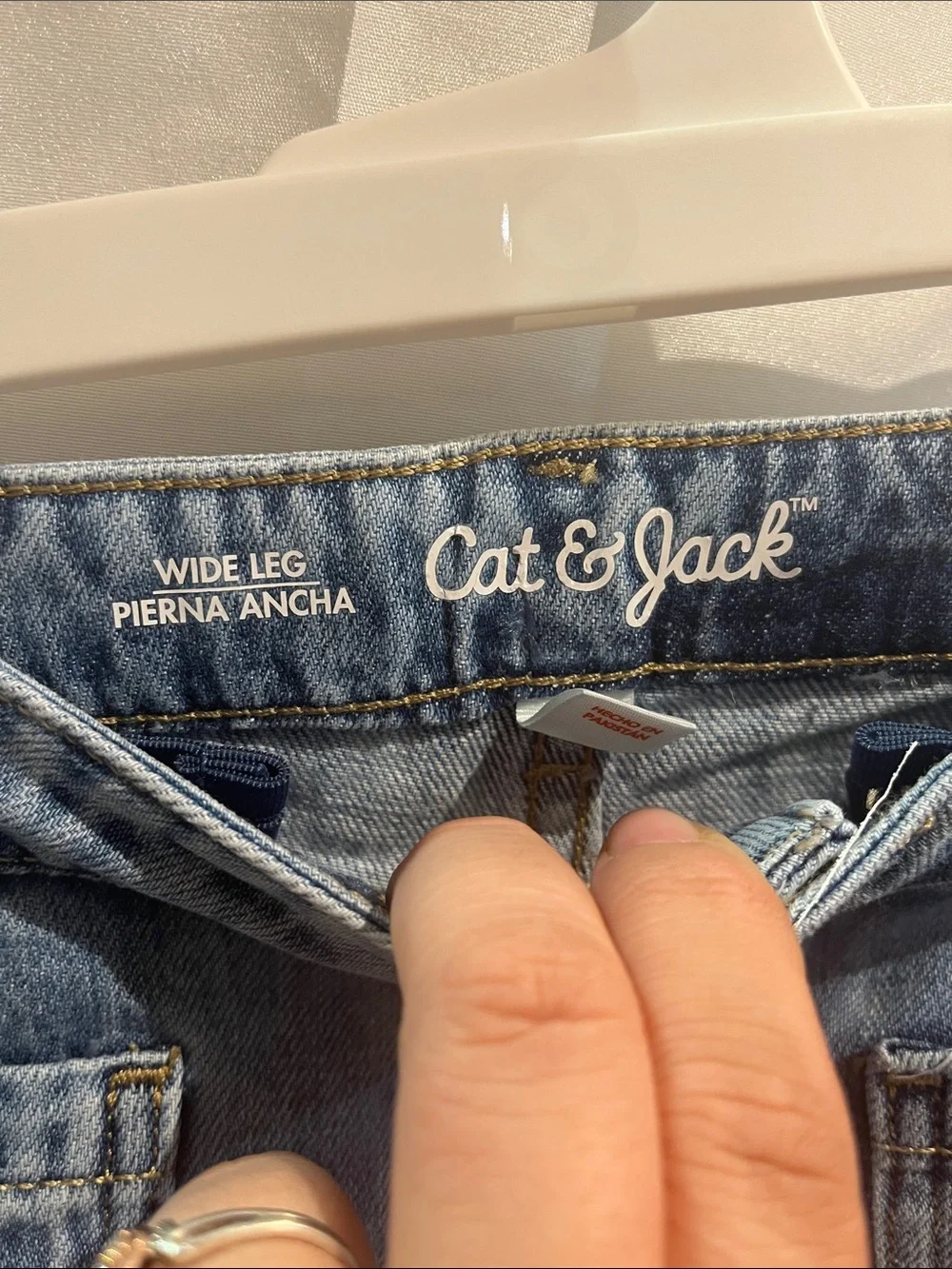 Cat & Jack Girls Mid-Rise Patch Pocket Wide Leg Jeans - Picture 7 of 7